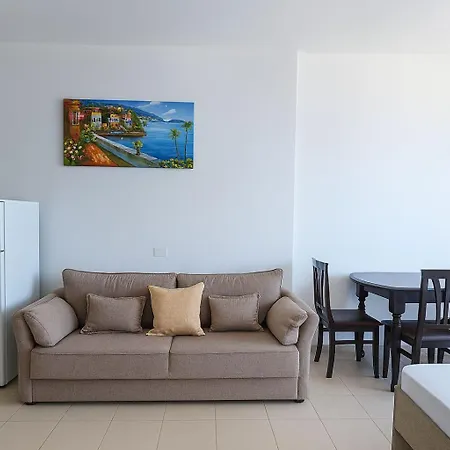 Apartment Breeze Sea View *